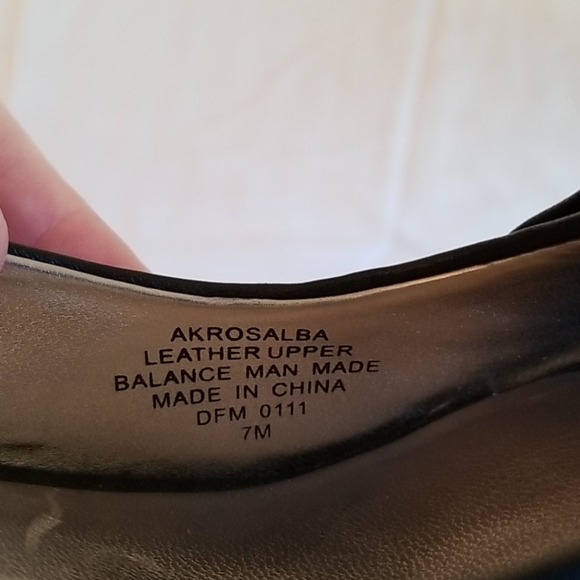 Anne Klein Black Leather Kitten Heel Size 7 NWOB - Picture 10 of 10